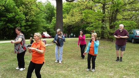 tai chi - gyakorls a szabadban Miskolc Majlis park 2015